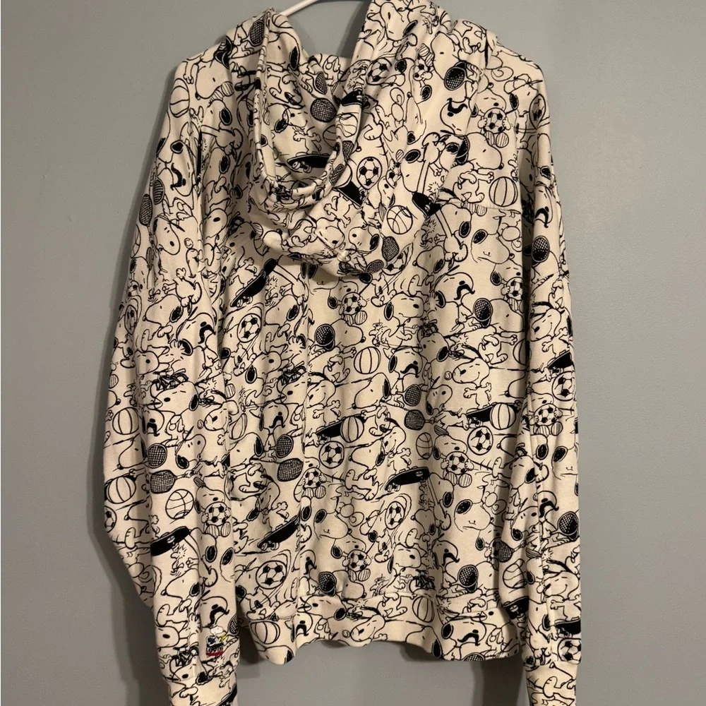 Levi's x Peanuts Snoopy all-over print hoodie. - Picture 3 of 3